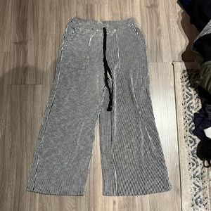 Soft cropped pants